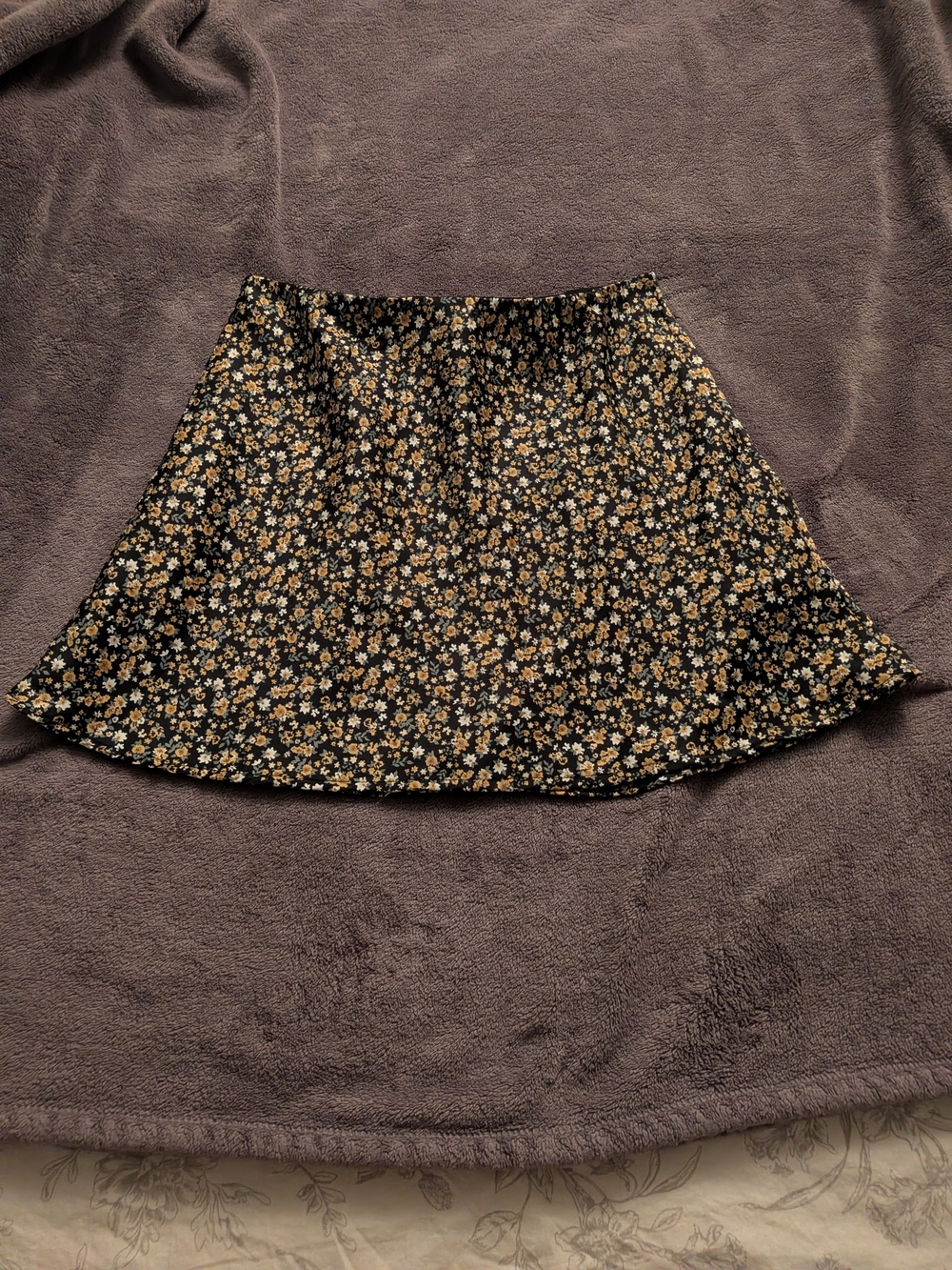 Women's Aeropostale Floral A-Line Mini Skirt in Black and Yellow in Medium